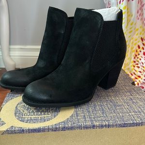 Never been worn..Born Black Suede Boots